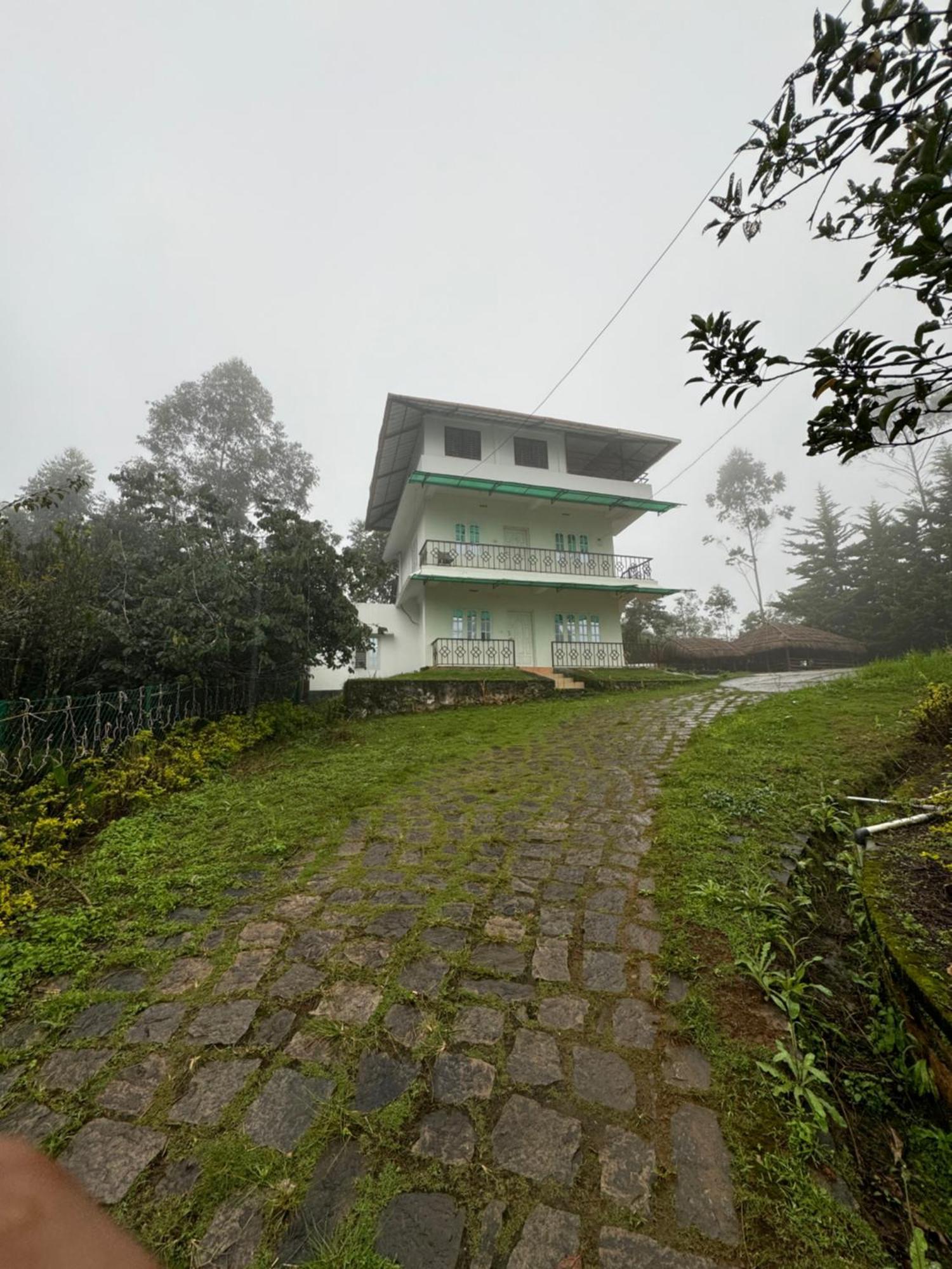 Farm Stay - Apple Valley Kanthalloor Bagian luar foto