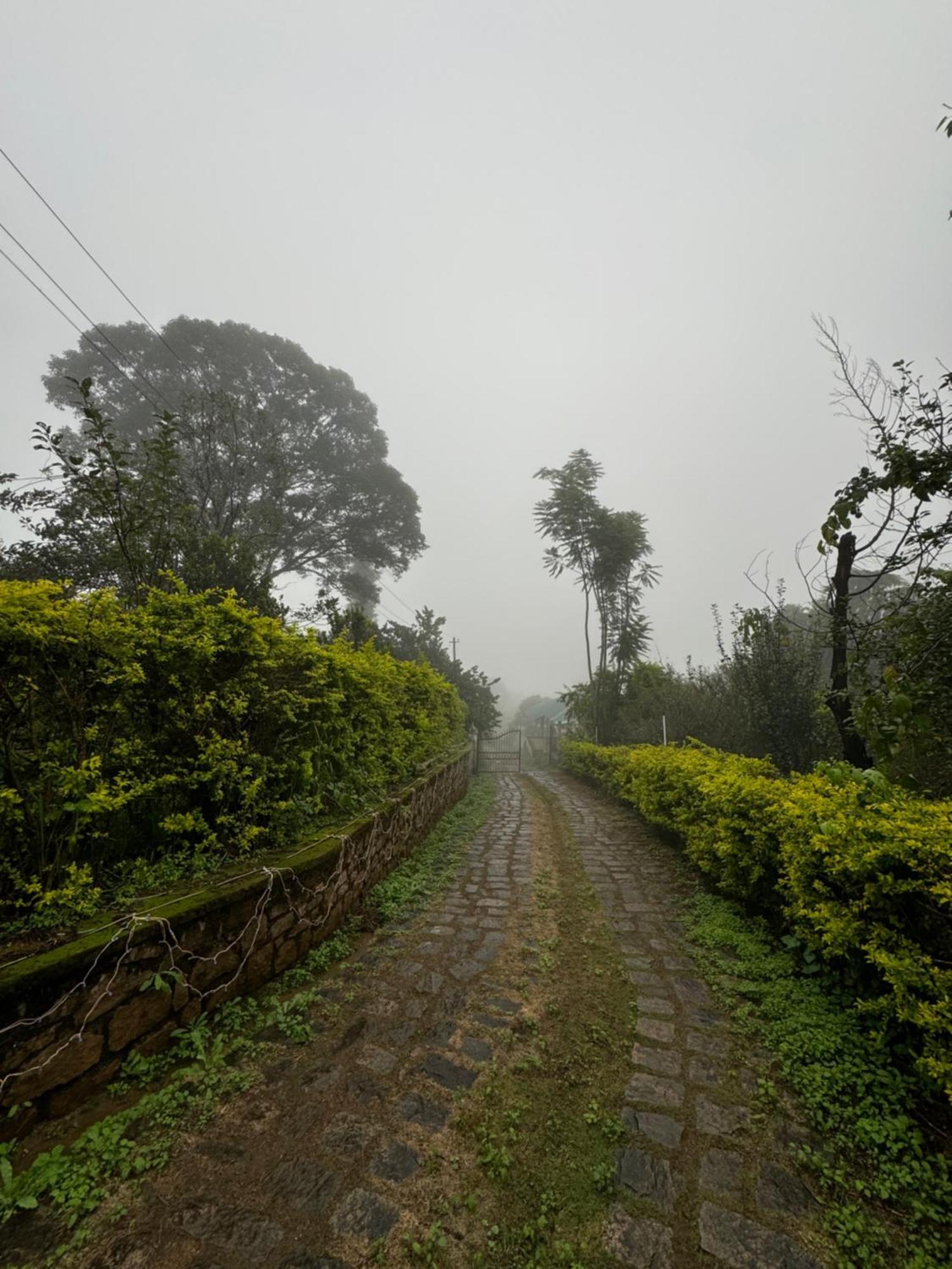 Farm Stay - Apple Valley Kanthalloor Bagian luar foto
